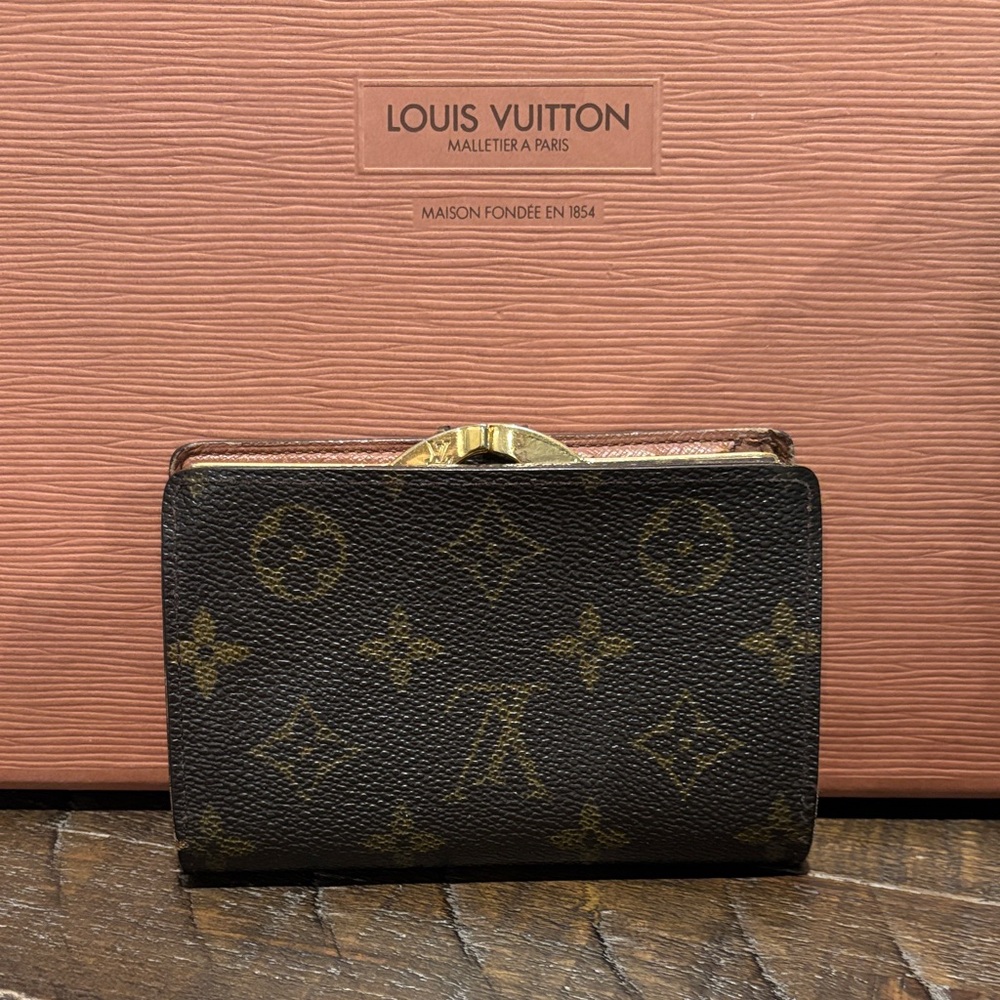Louis Vuitton Vintage Monogram Kisslock Wallet (c. 1998) - Picture 2 of 10